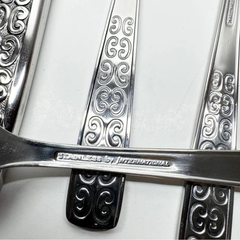 Vintage International Stainless Serenata 5 Piece Single Serve Flatware Set